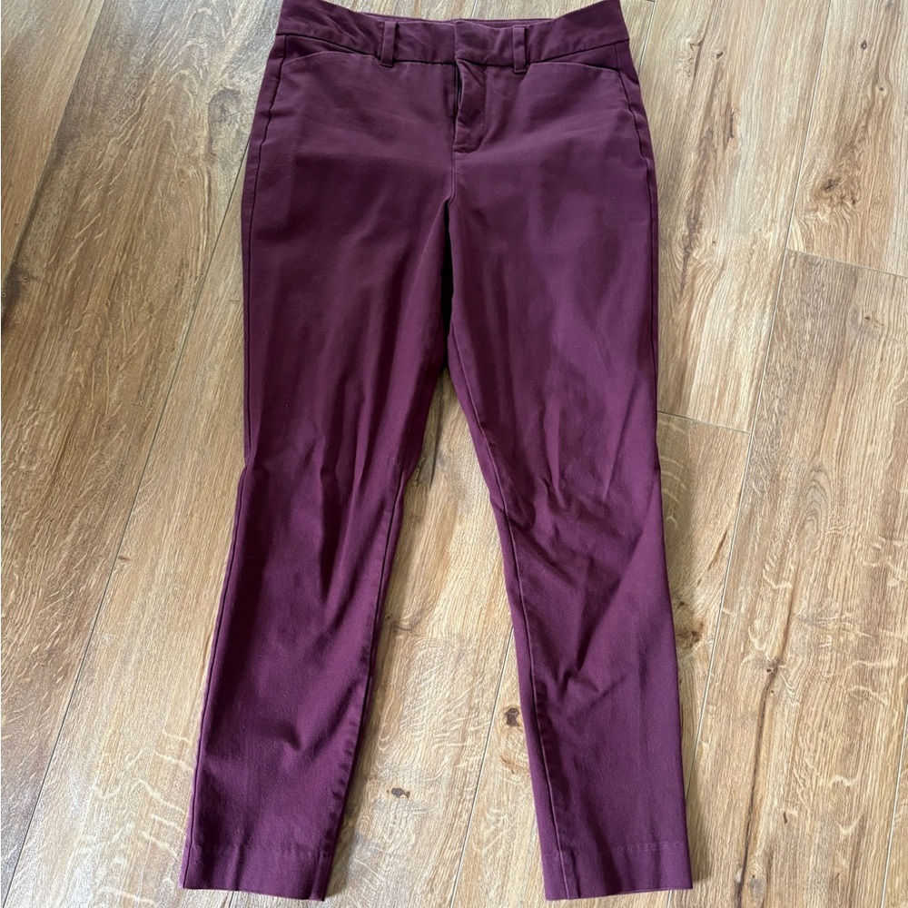 Old Navy Women's Cropped Pants in Burgundy